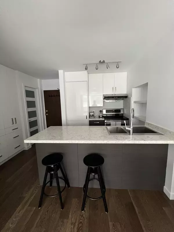 950 Drake ST #307,  Vancouver,  BC V6Z 2B8