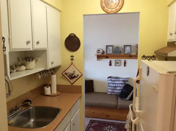 Vancouver, BC V6G 1R3,1850 Comox ST #1404