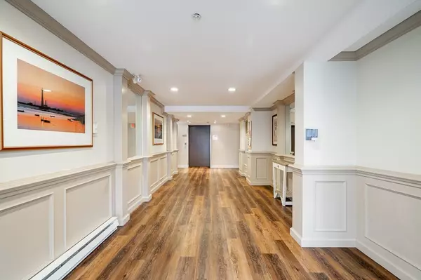 Surrey, BC V4A 9T4,15188 22 AVE #210