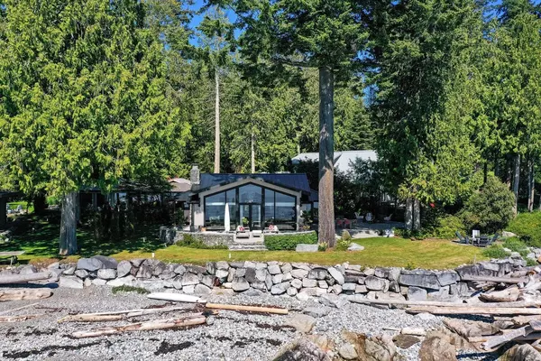 Roberts Creek, BC V0N 2W2,3787 Beach AVE