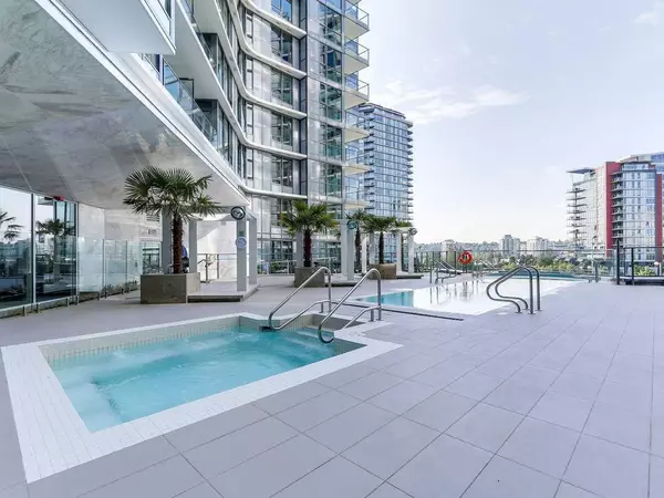 Vancouver, BC V6B 0P4,68 Smithe ST #715