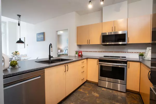 New Westminster, BC V3M 6X8,83 Star CRES #406