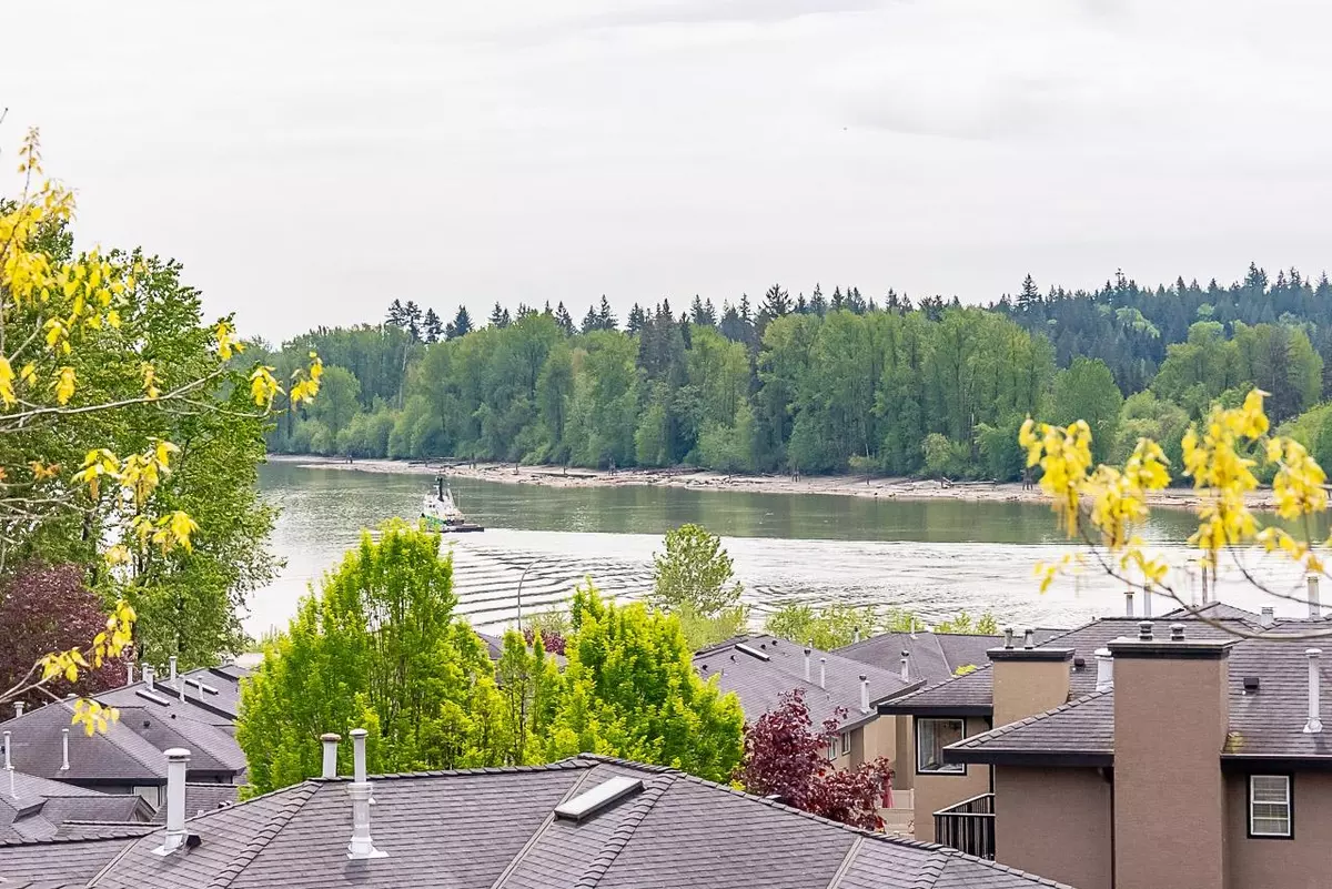 Maple Ridge, BC V2X 0X7,11595 Fraser ST #404