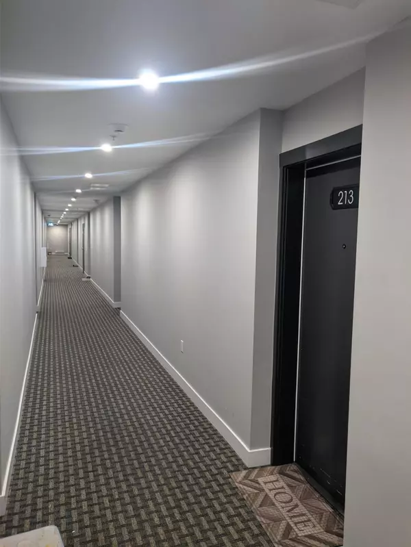 Surrey, BC V3S 0B6,14438 72 AVE #B213