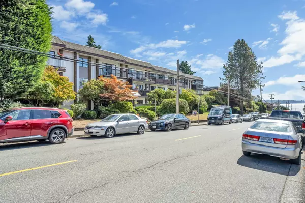 White Rock, BC V4B 3W5,1360 Martin ST #104