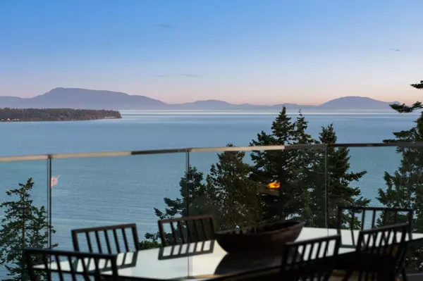 14825 Thrift AVE #701,  White Rock,  BC V4B 2J6