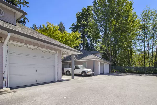 Surrey, BC V3V 4H3,9088 Holt RD #33