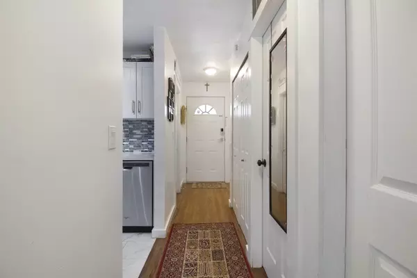 Surrey, BC V3V 4H3,9088 Holt RD #33