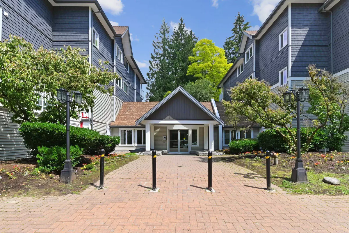 Surrey, BC V3R 0W2,9650 148 ST #309