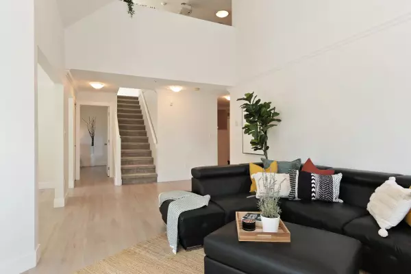 Surrey, BC V3R 0W2,9650 148 ST #309