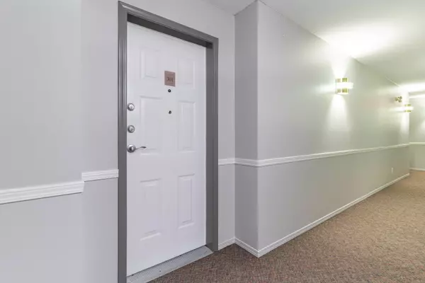 White Rock, BC V4B 4C3,1488 Merklin ST #301