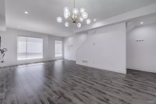 Coquitlam, BC V3B 0G7,3423 Roxton AVE #104