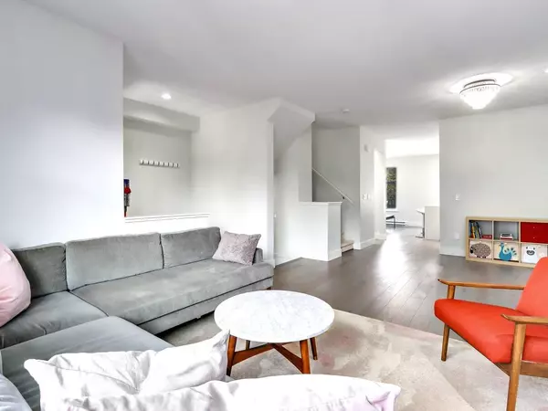 Coquitlam, BC V3E 0M9,3306 Princeton AVE #64