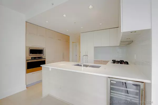 Coquitlam, BC V3B 0K9,1188 Pinetree WAY #902