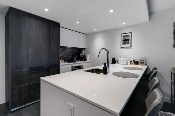 Vancouver, BC V6B 0S3,1111 Richards ST #1608