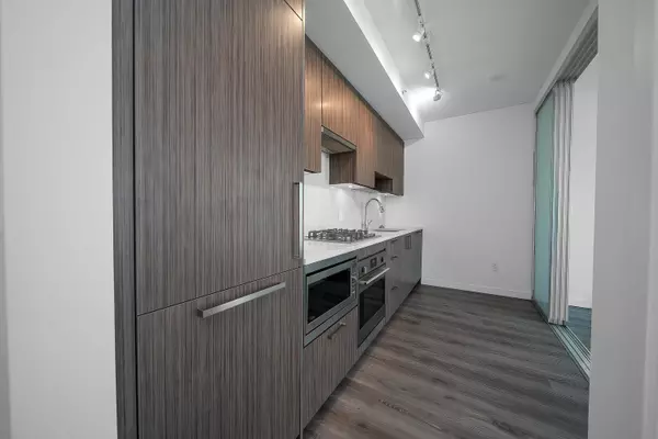 Surrey, BC V3T 0S1,13350 Central AVE #1901