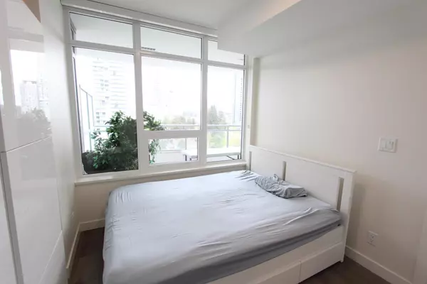 Surrey, BC V3T 0R2,13318 104 AVE #804