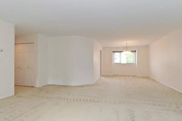 Surrey, BC V3W 0R8,13888 70 AVE #122