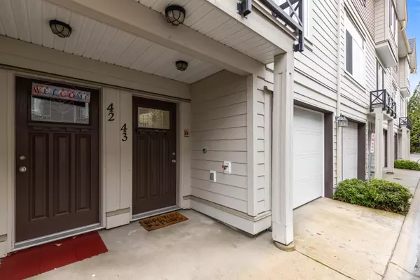 Surrey, BC V3R 7C6,15399 Guildford DR #43