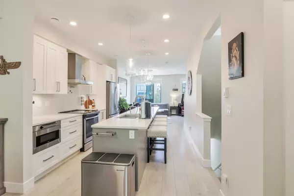 Langley, BC V2Y 0V1,20498 82 AVE #102