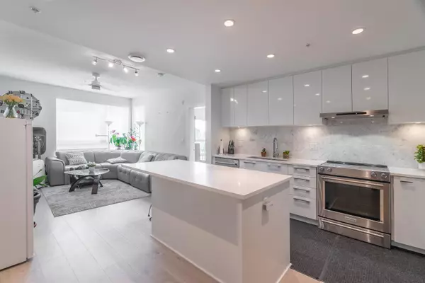 Burnaby, BC V3N 0J1,6438 Byrnepark DR #213