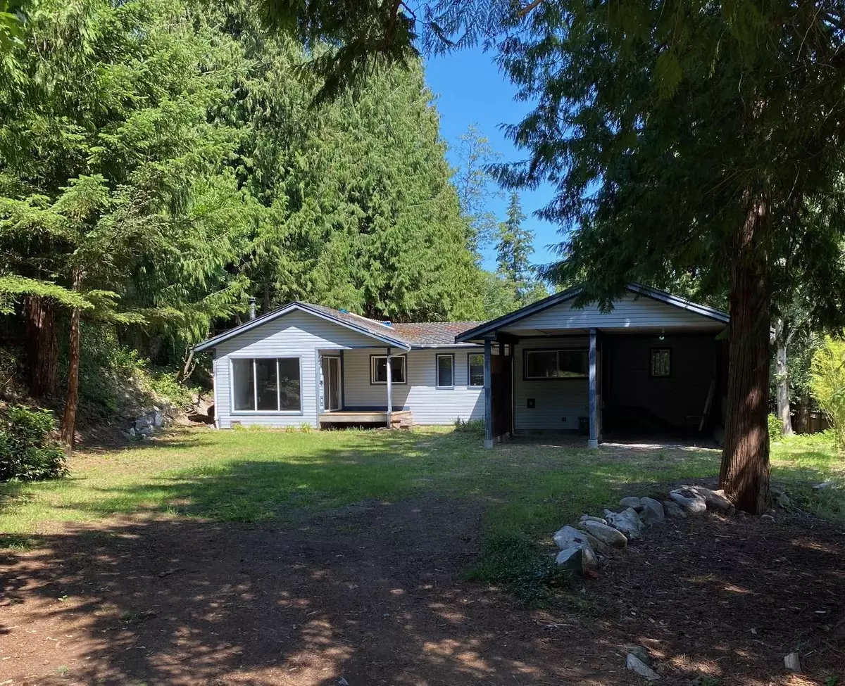 Halfmoon Bay, BC V7Z 1C9,8074 Alderwood RD