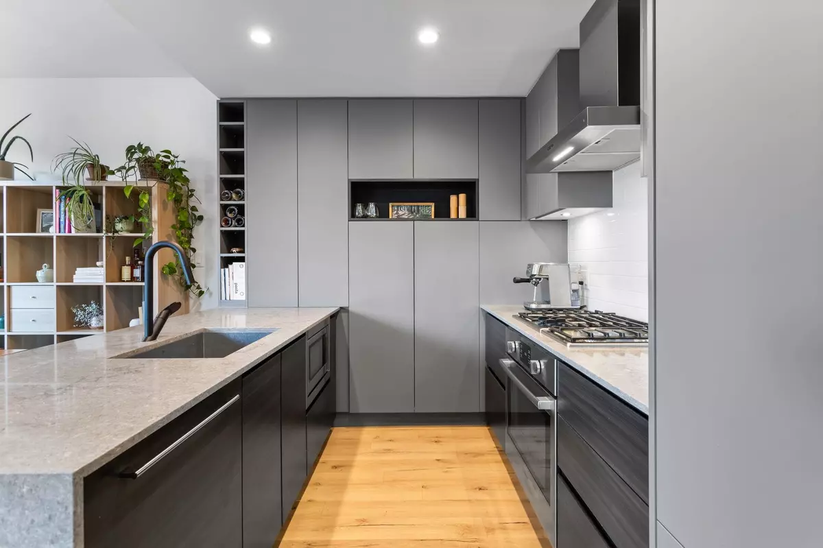 Port Moody, BC V3H 0L9,3131 Murray ST #324