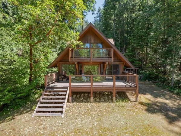 Sechelt, BC V7Z 0C6,5628 Upland RD