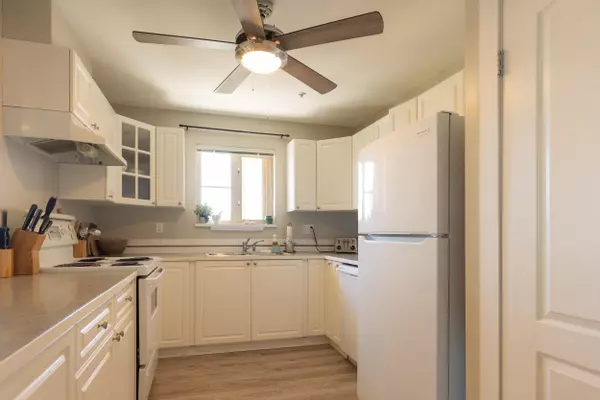 Surrey, BC V3R 0X7,15210 Guildford DR #415