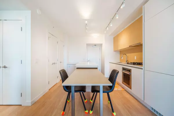 Coquitlam, BC V3J 0J6,657 Whiting WAY #1006