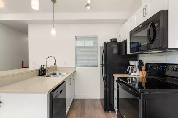 Abbotsford, BC V2T 0A8,30515 Cardinal AVE #422