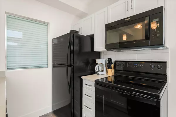 Abbotsford, BC V2T 0A8,30515 Cardinal AVE #422