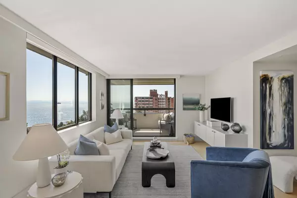 West Vancouver, BC V7V 1C2,2167 Bellevue AVE #902