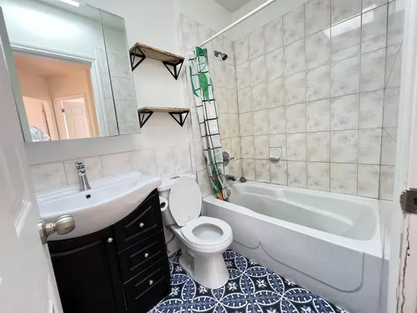 Vancouver, BC V5N 3H7,2817 Clark DR #201