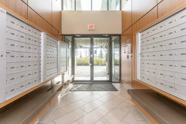 Burnaby, BC V5A 0B9,9009 Cornerstone Mews #606