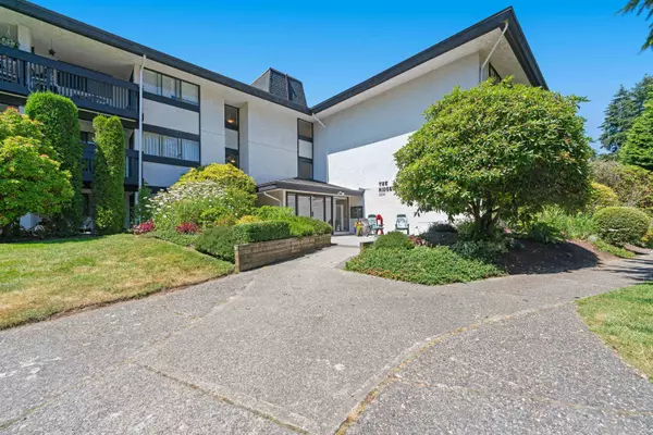 1561 Vidal ST #102,  White Rock,  BC V4B 5A7