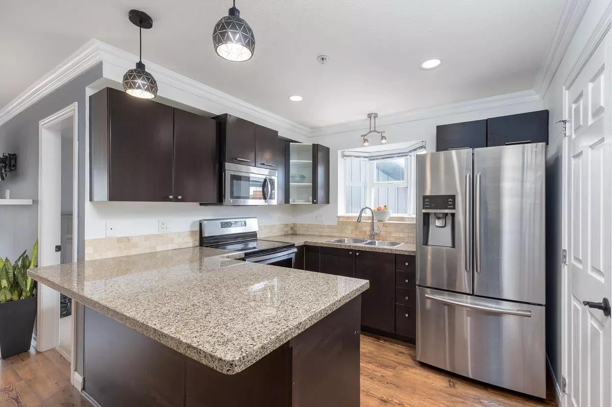 Langley, BC V3A 1G2,5474 198 ST #301