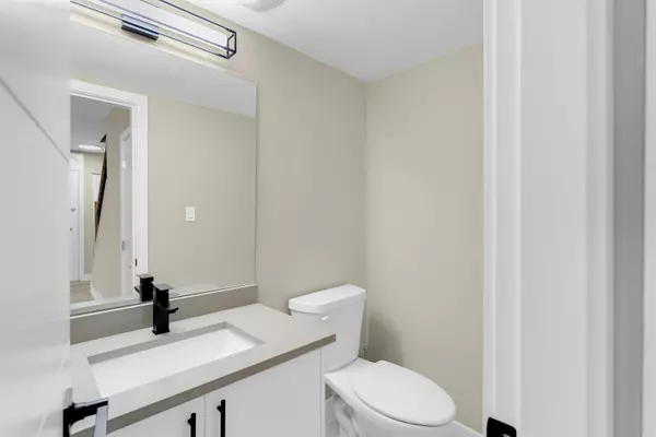 Surrey, BC V3R 4H8,10585 153 ST #18