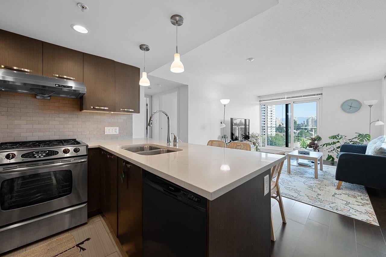Richmond, BC V6Y 0E1,6888 Cooney RD #907