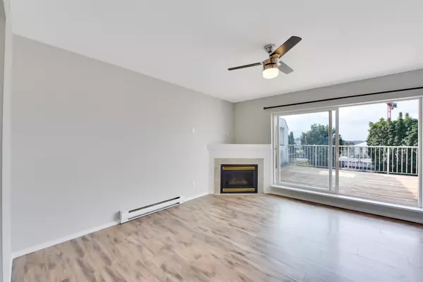 Maple Ridge, BC V2X 2T3,22347 Lougheed HWY #303