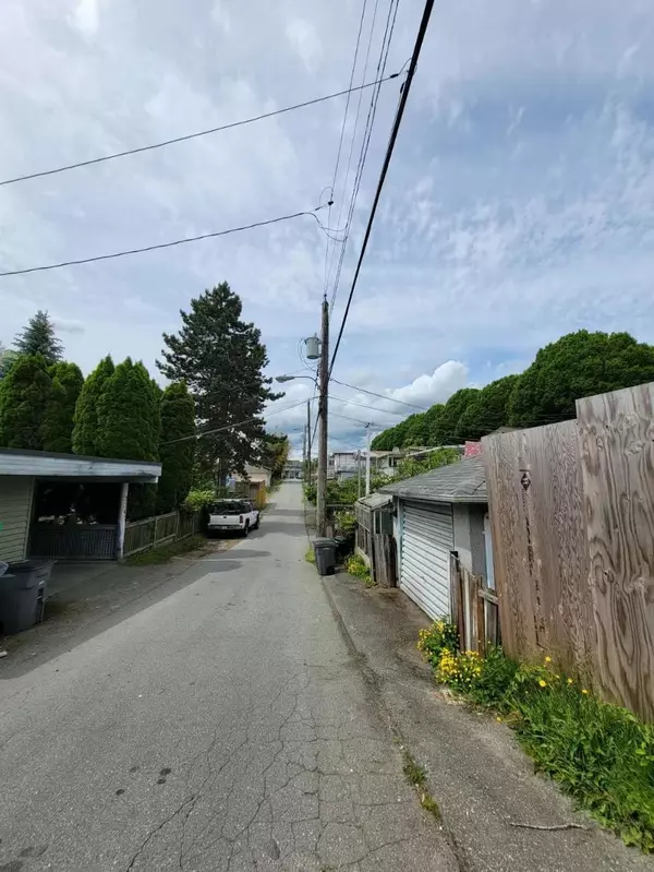 Vancouver, BC V5R 4S8,2719 Duke ST