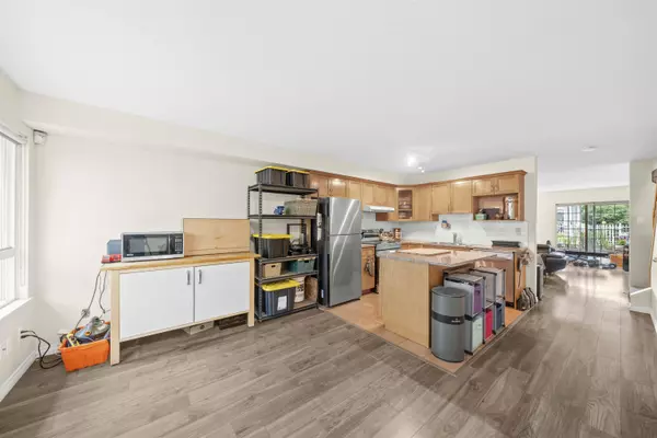 North Vancouver, BC V7P 1R3,910 W 16th ST #2