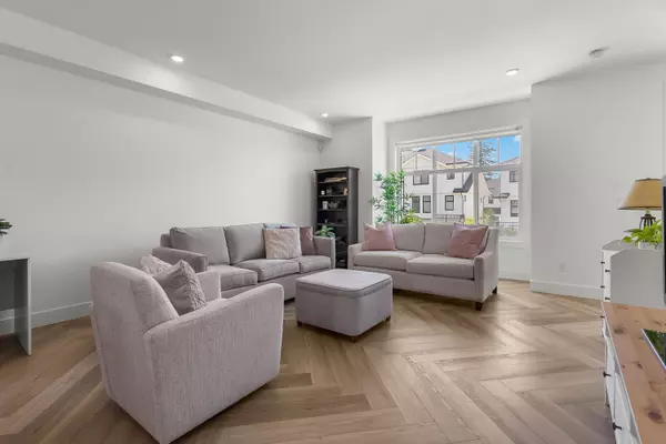 Surrey, BC V3Z 1J9,2350 165 ST #5