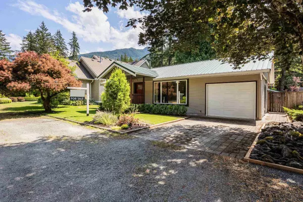 Cultus Lake, BC V2R 4Z7,629 Mountain View RD