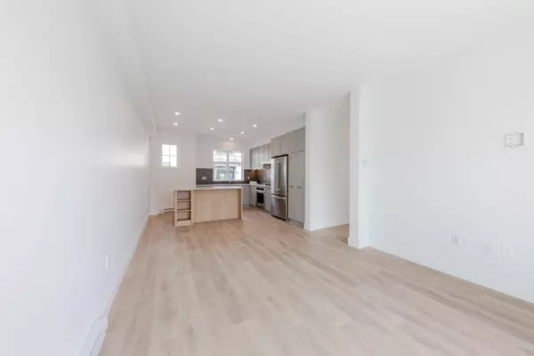 Coquitlam, BC V3E 0N9,1310 Mitchell ST #209