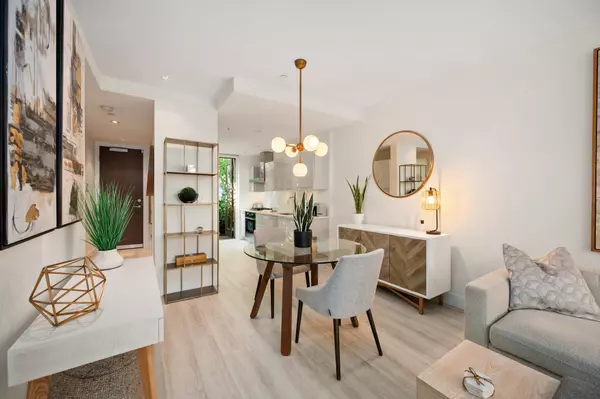 2388 Marine DR #203,  West Vancouver,  BC V7V 1K8