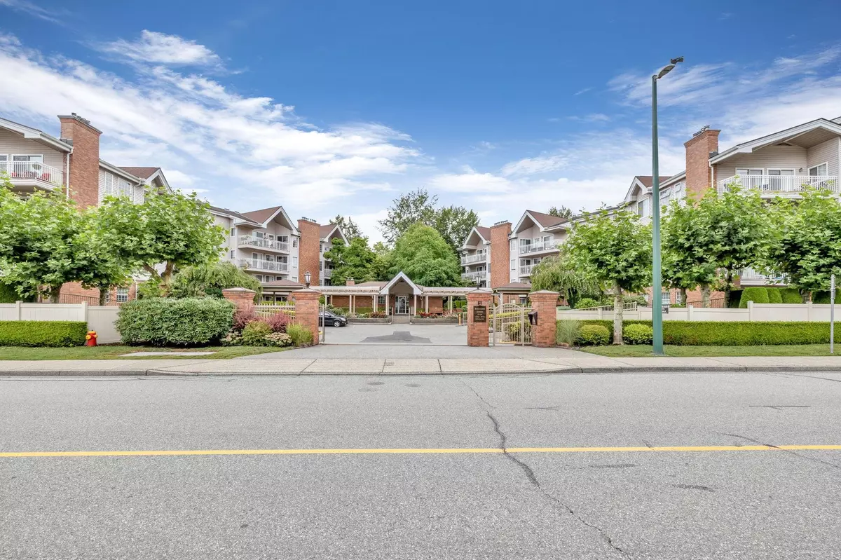 Coquitlam, BC V3B 6X1,2963 Burlington DR #101