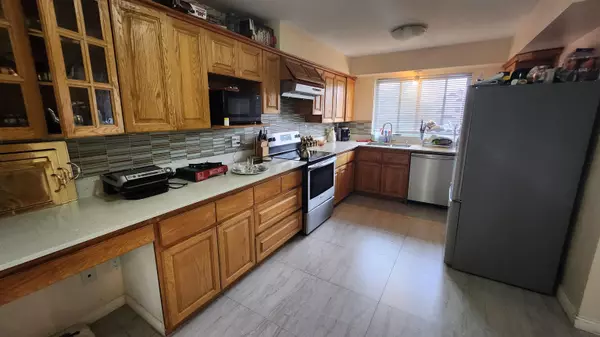 Delta, BC V4C 5N3,7886 115 ST