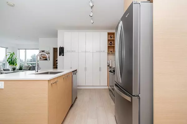 Surrey, BC V3T 0M9,13963 105 BLVD #513