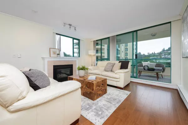 West Vancouver, BC V7T 2Y1,338 Taylor WAY #5E